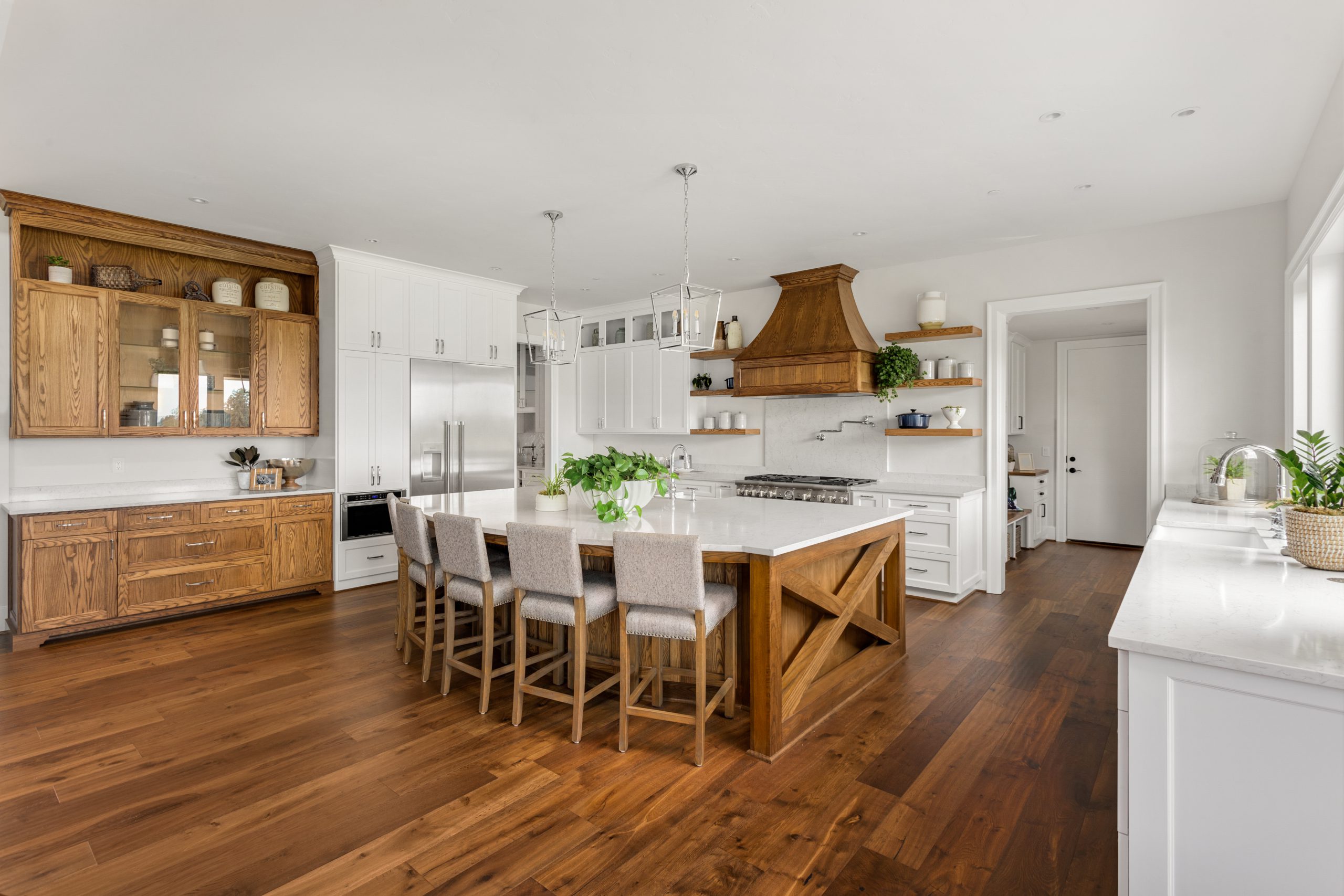 Maintaining flawless flooring can significantly enhance the aesthetics and value of your home. While various types of flooring can suffer from wear and tear, hardwood floors are particularly prone to scratches that can mar their beauty. In this guide, we